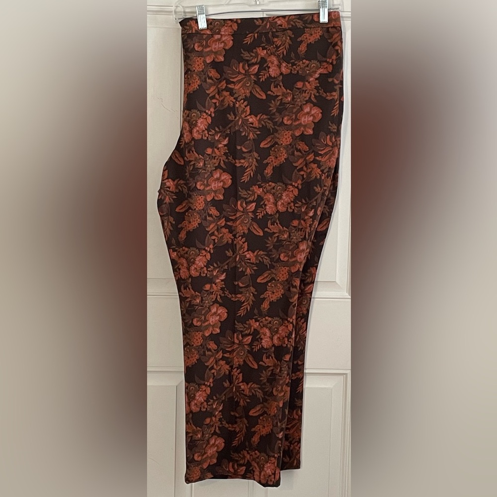 Isaac Mizrahi Brown Floral Straight Leg Pants